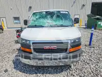 2016 GMC Savana photo