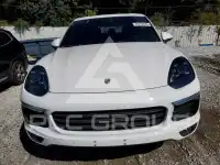 2016 Porsche Cayenne photo