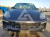2016 Porsche Cayenne photo