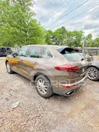 2016 Porsche Cayenne photo