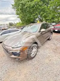 2016 Porsche Cayenne photo