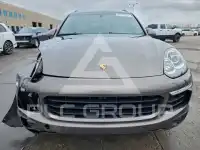 2016 Porsche Cayenne photo