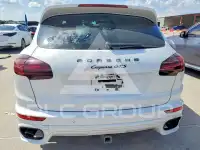 2016 Porsche Cayenne photo
