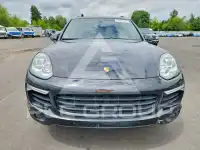 2016 Porsche Cayenne photo