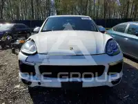 2016 Porsche Cayenne photo