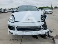 2016 Porsche Cayenne photo