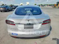 2016 Tesla Model S фото
