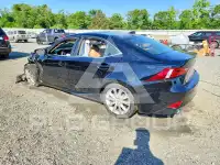 2016 Lexus IS photo