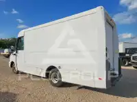 2016 Isuzu NPR фото