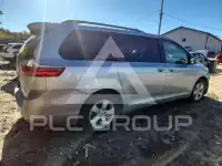 2016 Toyota SIENNA photo