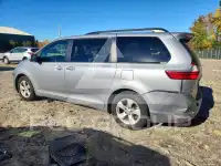 2016 Toyota SIENNA photo