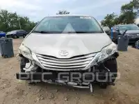 2016 Toyota SIENNA photo