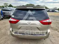 2016 Toyota SIENNA photo