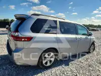 2016 Toyota SIENNA photo