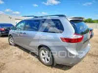 2016 Toyota SIENNA фото