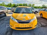 2016 Toyota SIENNA фото