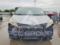 2016 Toyota SIENNA photo