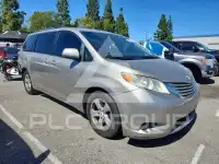 2016 Toyota SIENNA фото