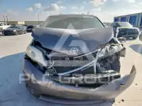 2016 Toyota SIENNA photo