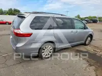 2016 Toyota SIENNA photo