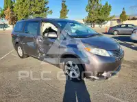 2016 Toyota SIENNA photo