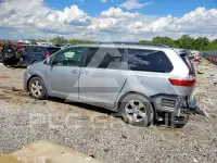 2016 Toyota SIENNA photo