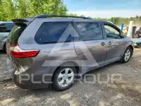 2016 Toyota SIENNA photo