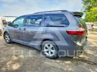 2016 Toyota SIENNA photo
