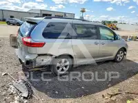 2016 Toyota SIENNA photo