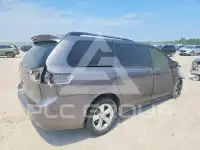 2016 Toyota SIENNA photo