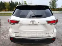 2016 Toyota Highlander photo