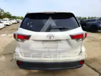 2016 Toyota Highlander photo