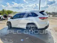 2016 Toyota Highlander photo