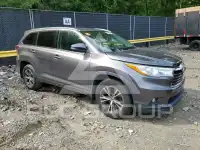 2016 Toyota Highlander photo