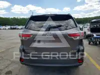 2016 Toyota Highlander photo