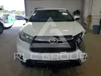 2016 Toyota Highlander photo