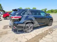 2016 Toyota Highlander photo