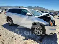 2016 Toyota Highlander photo