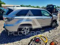 2016 Toyota Highlander photo