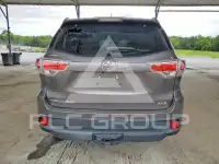 2016 Toyota Highlander photo