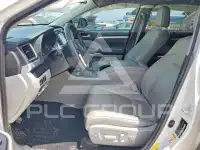 2016 Toyota Highlander photo