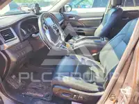 2016 Toyota Highlander photo