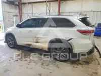 2016 Toyota Highlander photo