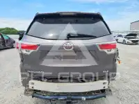2016 Toyota Highlander photo
