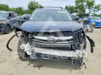 2016 Toyota Highlander photo