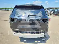 2016 Toyota Highlander photo
