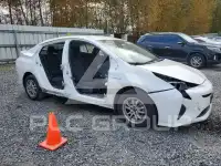 2016 Toyota PRIUS photo