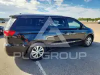 2016 KIA Sedona photo