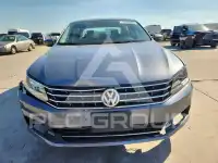 2016 Volkswagen Passat photo
