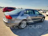 2016 Volkswagen Passat photo